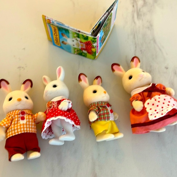 Calico Critters hopscotch rabbit family - Picture 1 of 4